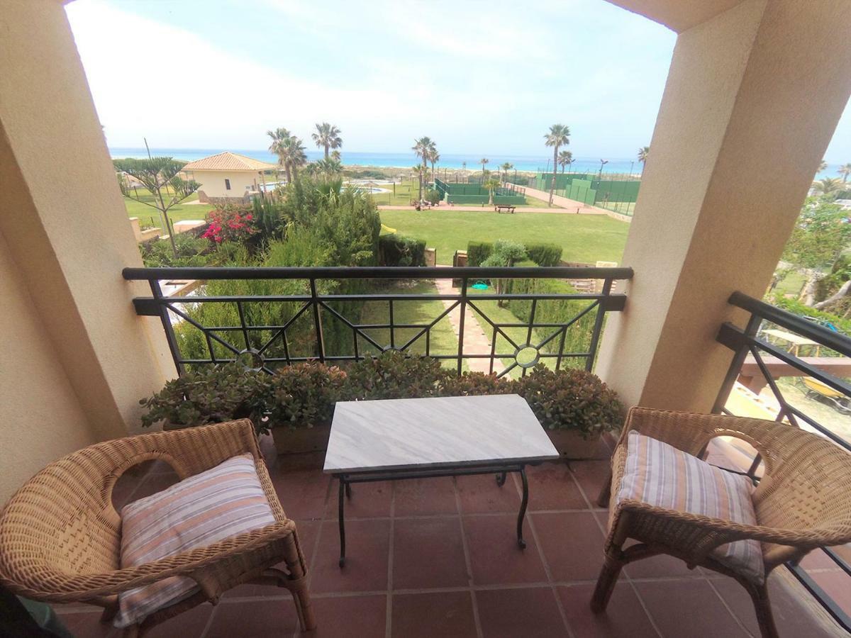 Casa En Primera Linea De Playa Захара де лос Атунес Екстериор снимка