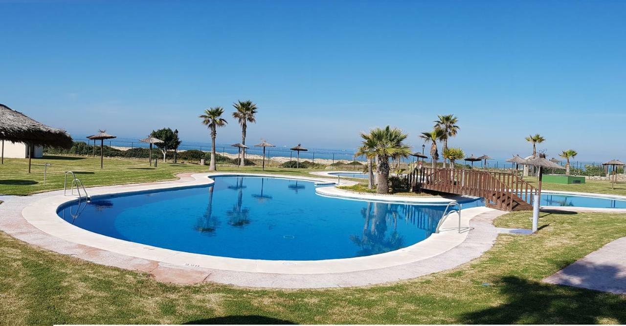 Casa En Primera Linea De Playa Захара де лос Атунес Екстериор снимка