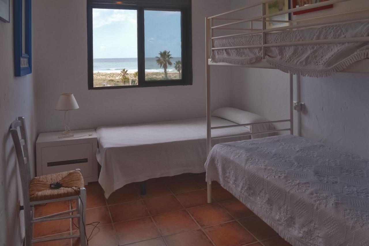 Casa En Primera Linea De Playa Захара де лос Атунес Екстериор снимка
